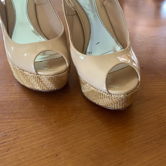 Authentic Gucci Vitello Vernice Soft Sable Wedge Sandal patent leather platforms - Picture 3 of 4